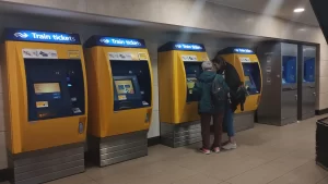 como ir do aeroporto de amsterdam para o centro